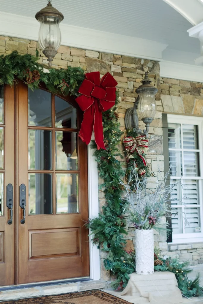 15 Decorating Ideas Your Front Door For the Holidays 12
