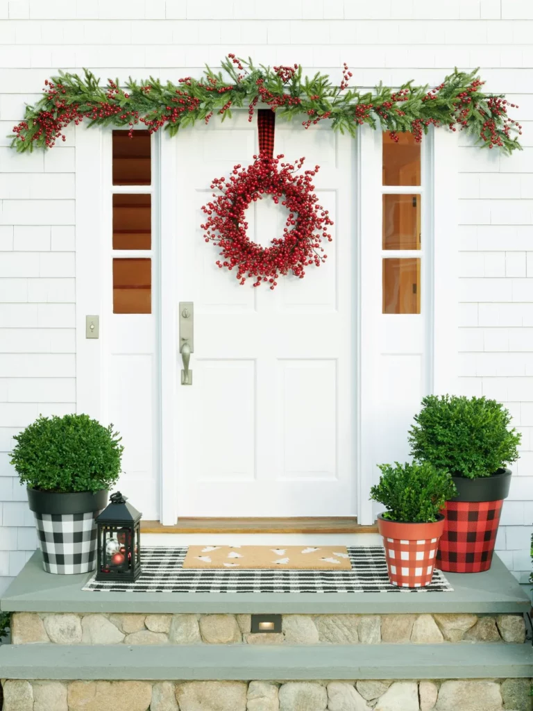 15 Decorating Ideas Your Front Door For the Holidays 14