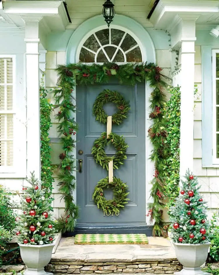 15 Decorating Ideas Your Front Door For the Holidays 15