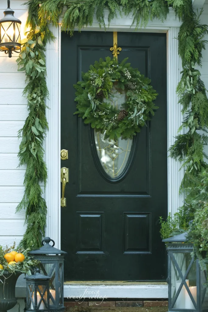 15 Decorating Ideas Your Front Door For the Holidays 16