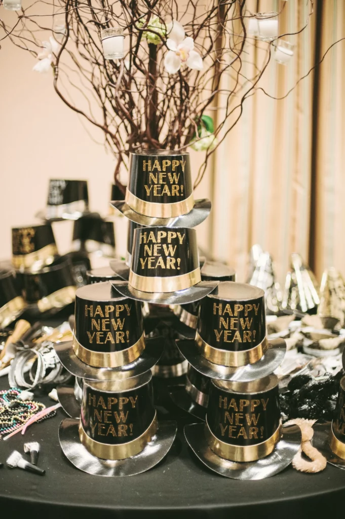 15 New Years Wedding Favors Ideas 10