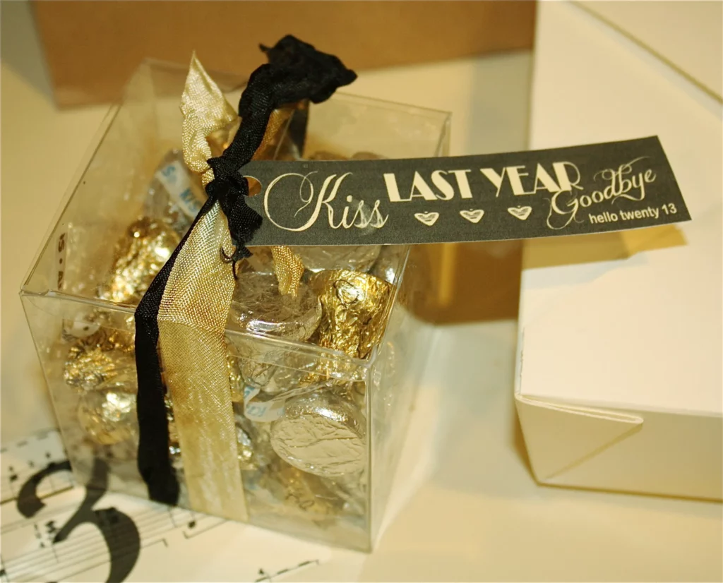 15 New Years Wedding Favors Ideas 13