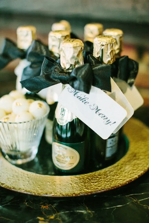 15 New Years Wedding Favors Ideas 14