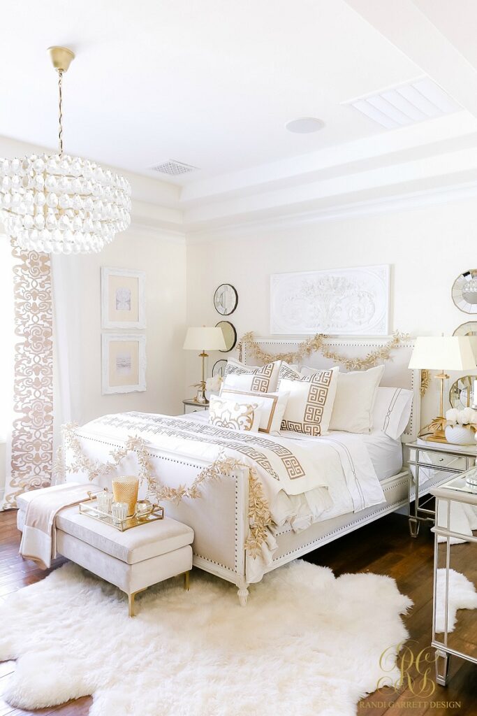 9 Relaxing Gold and White Bedroom Design Ideas 8