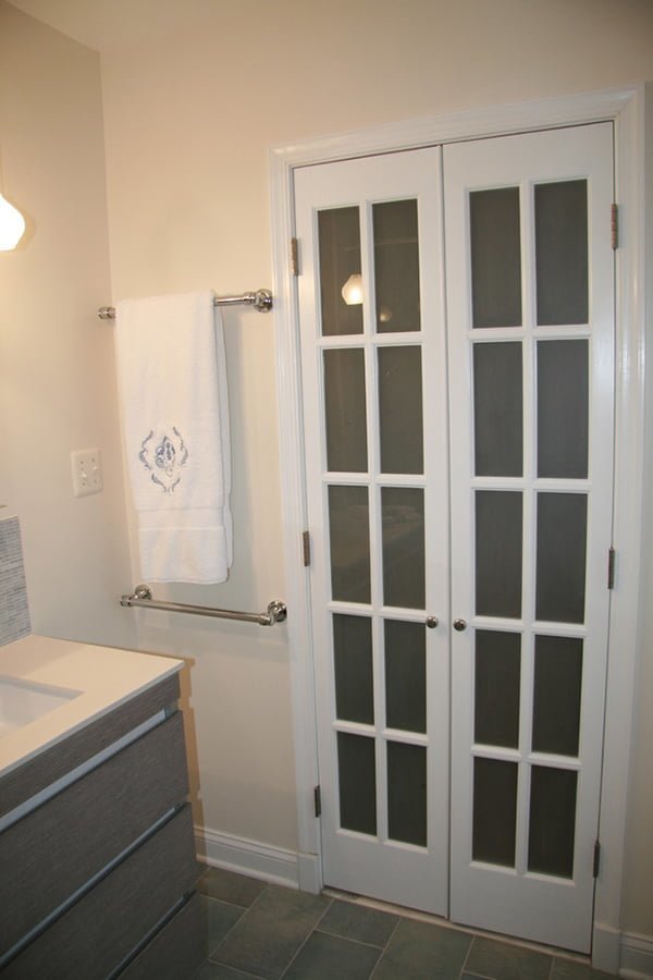 9 Stylish Bathroom Entry Door Ideas 6