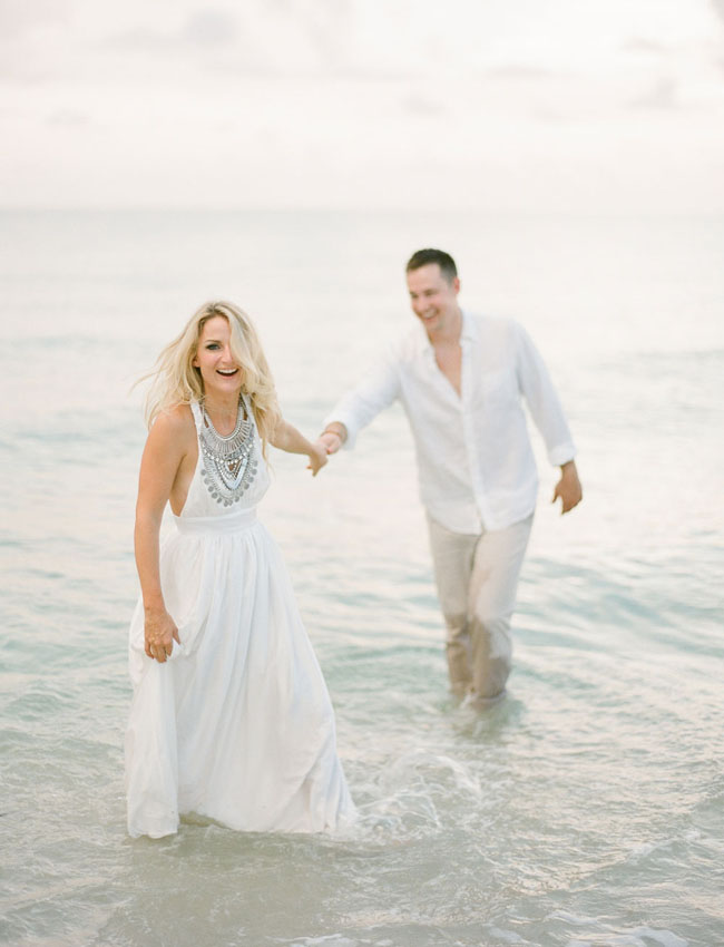 Beach Engagement Photo Outfits Ideas