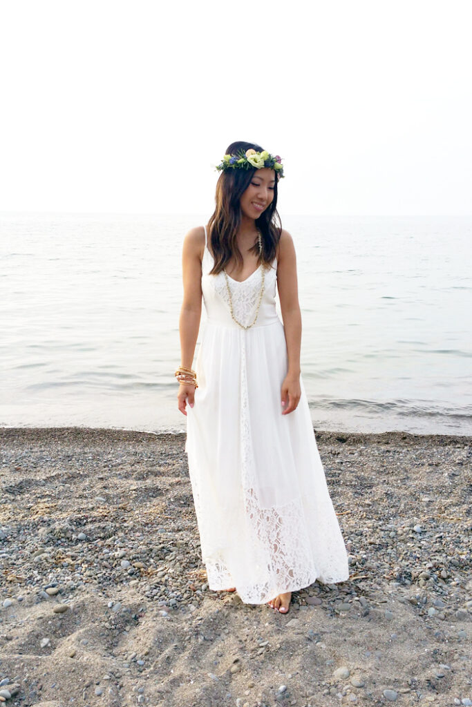 Beach Engagement Photo Outfits with Jewelry