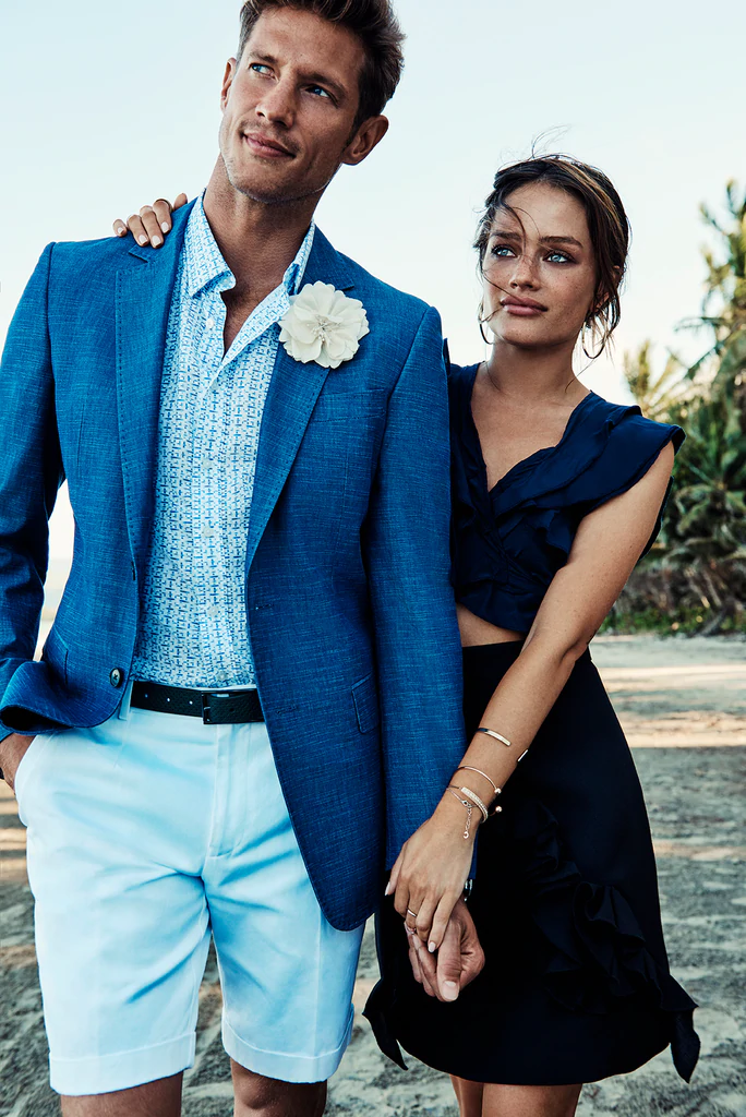 Casual Beach Engagement Photo Outfits Ideas