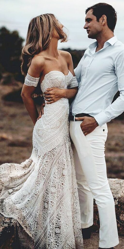 Stand Out Beach Engagement Photo Outfits