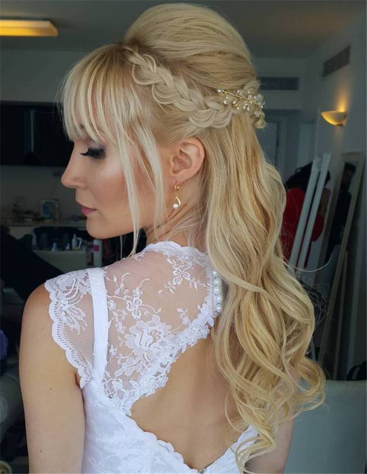 Adorable Down Hairstyles for Wedding Guest