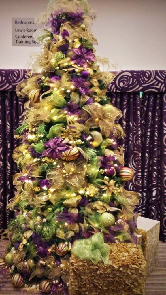 Best Christmas Tree with Purple Decorations 13